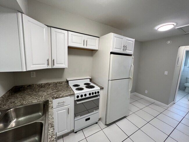 Photo - 121 SW 15th St Unit C