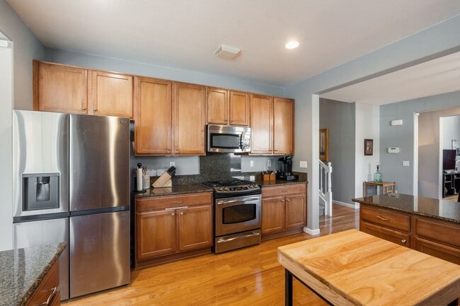 Building Photo - Furnished & Fully Equipped Low Maintenance Town Home (Somersett - Utilities Included)