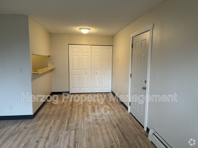 Building Photo - 307 27th St SW Unit Apt 2