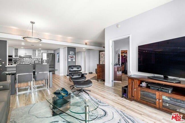 Building Photo - 13700 Marina Pointe Dr Unit 612 Rental