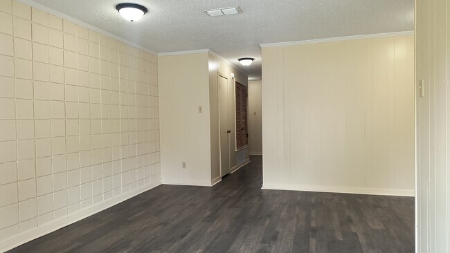 Building Photo - 3010 S Holly St
