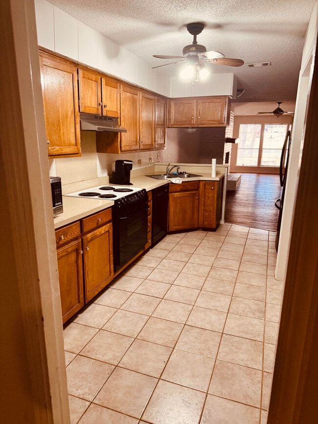 Photo - 1817 Crooked Ln