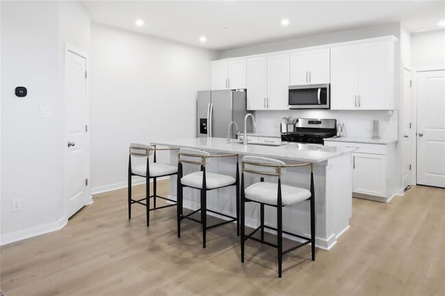 Building Photo - 2500 Forest Creek Dr