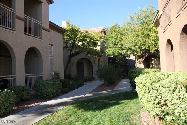 Building Photo - 3825 Ormond Beach St Unit 101 Rental