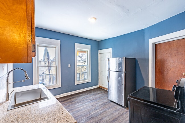 Building Photo - 292 Reynolds St Unit 292 5