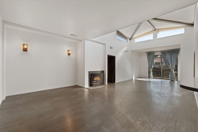 Photo - 2175 S Beverly Glen Blvd Unidad 403