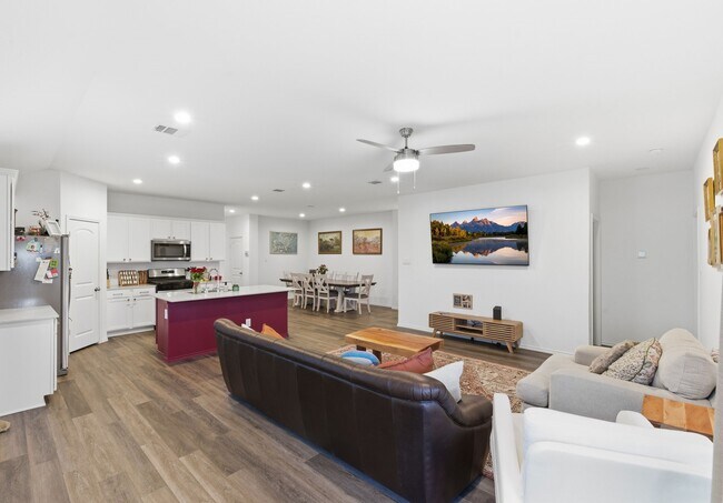 Photo - 322 Coral Drift Ct