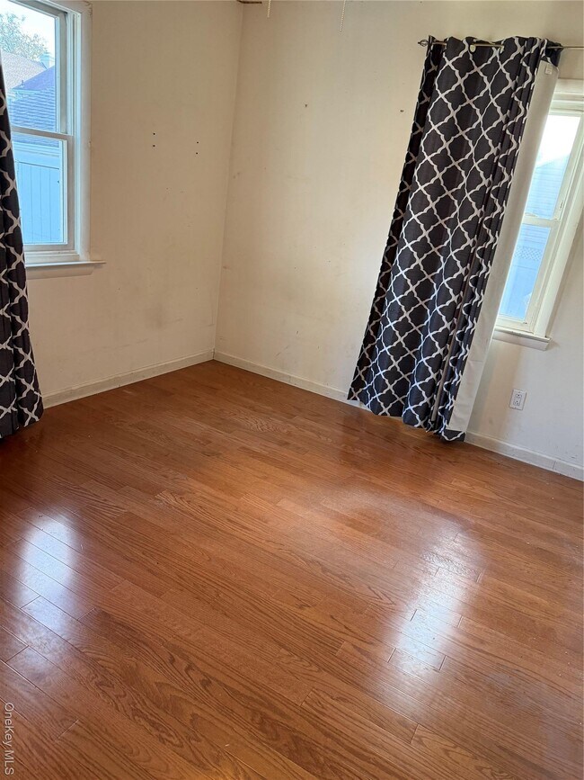 Photo - 76 E Argyle St