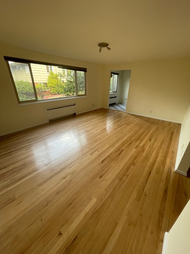 Living room - 901 N Forest St Condo Unit 120