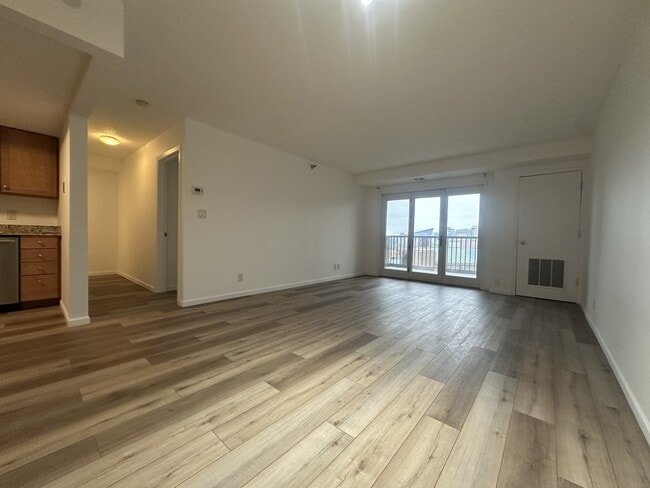 Building Photo - 20 NE 2nd St Rental