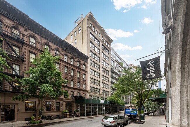 Photo - 147 W 22nd St