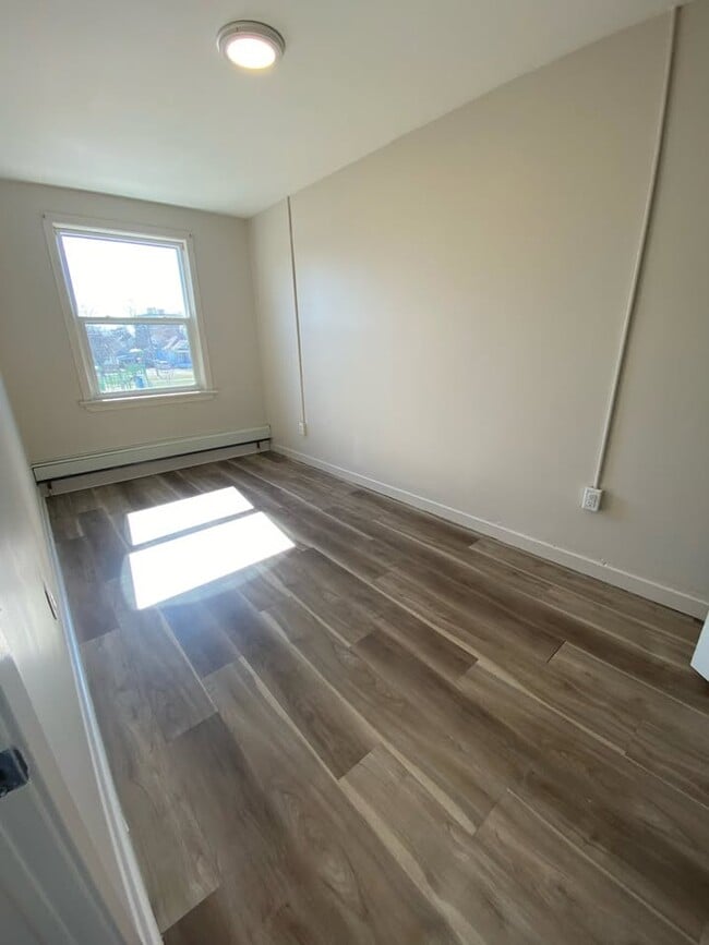 Building Photo - 222 Maxwell St Unit 1