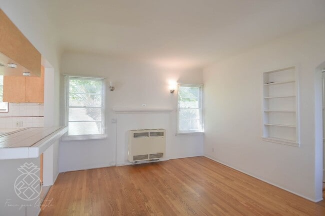 Building Photo - Ayres Ave Apts. Unit 10591 1/2