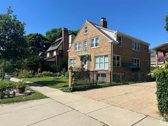 Building Photo - 418 W Shore Dr Unit 3 Rental