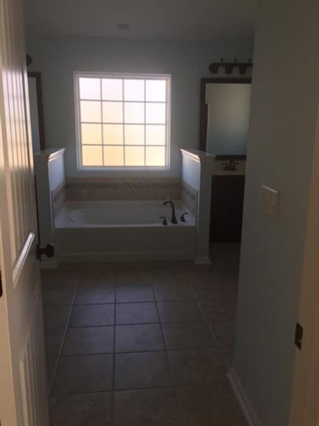Photo - 607 Red Oak Ln