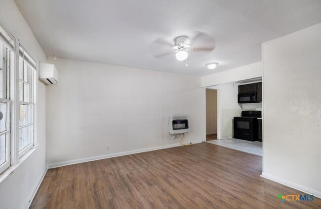 Photo - 205 E Johnson St