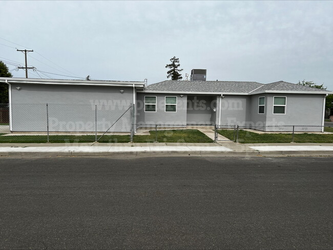 Building Photo - 2206 Buena Vista Ave Rental