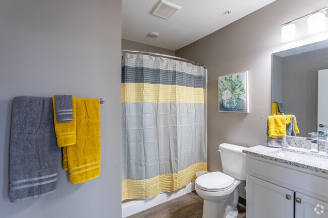 2BR, 1BA - The Majestic - 833 SF