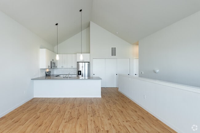 1 BR, 1 BA - 914SF