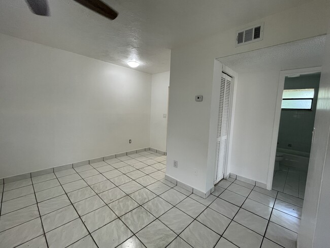 Photo - 6030 SW 32nd St Unit 3