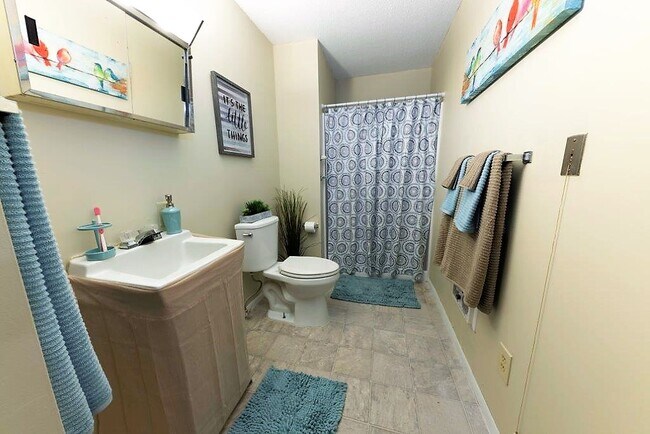 Photo - Clinton Chateau Apartments