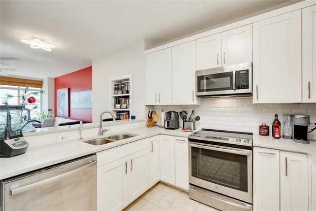 Photo - 54 Rainey St Unit 715