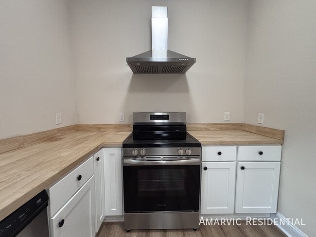 Photo - 106 Ridgeway St