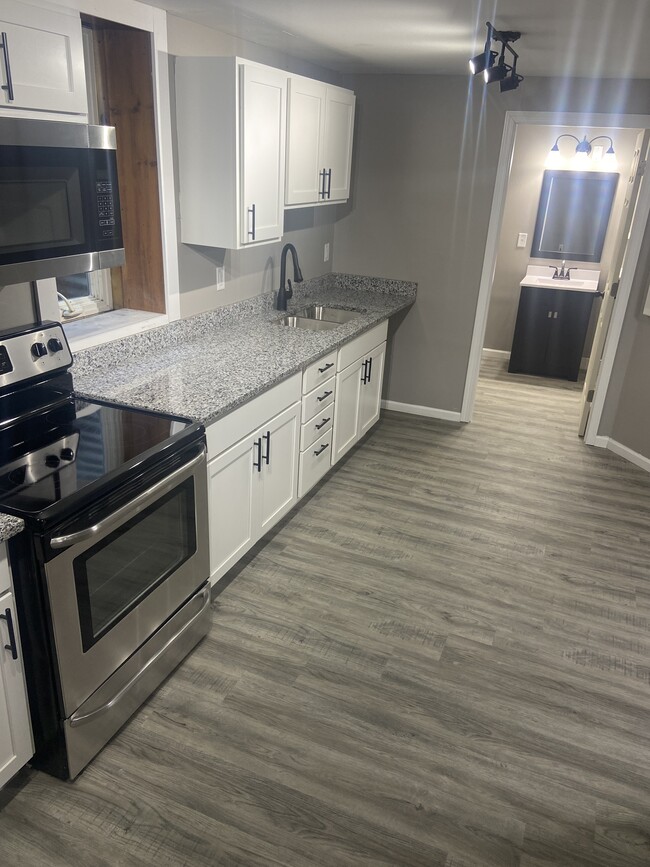 Building Photo - 332 Quincy St NE Unit 332 lower Rental
