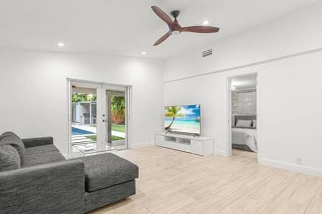 Photo - 443 NE 71st St Unidad ID1323142P