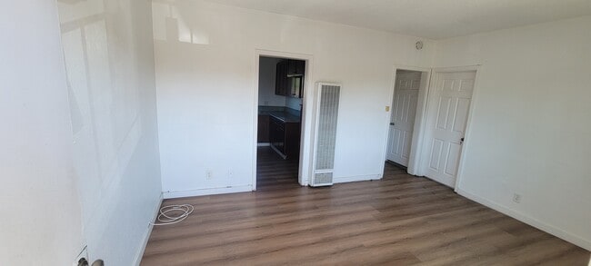 Photo - 400 E Hullett St Unit Apt #5
