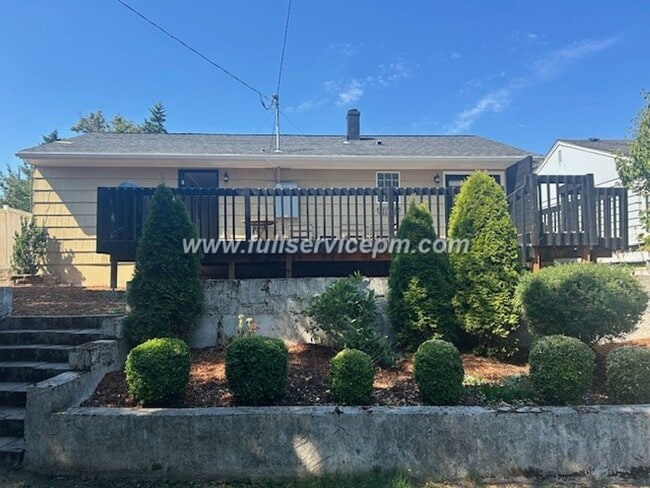 Photo - West Seattle Vintage Charm meets Modern! Huge Deck and Fire pit!