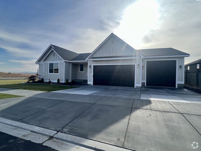 Building Photo - FOR RENT West Village Rambler with RV Bay Rental
