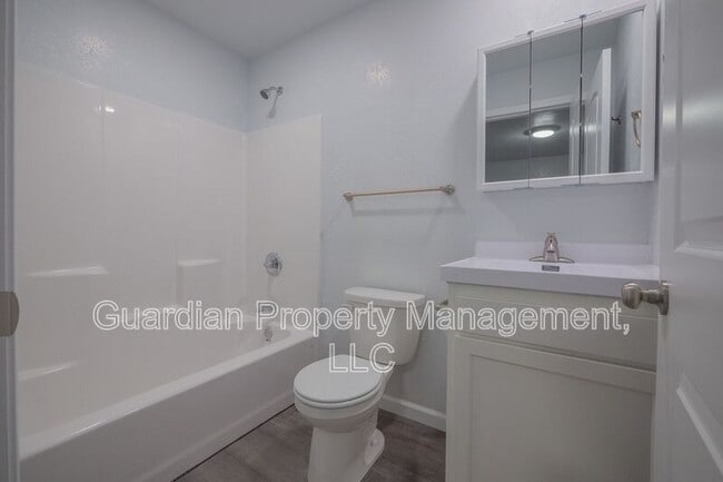 Photo - 123.5 N Main St