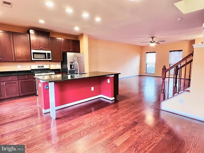 Photo - 941 Basswood Dr