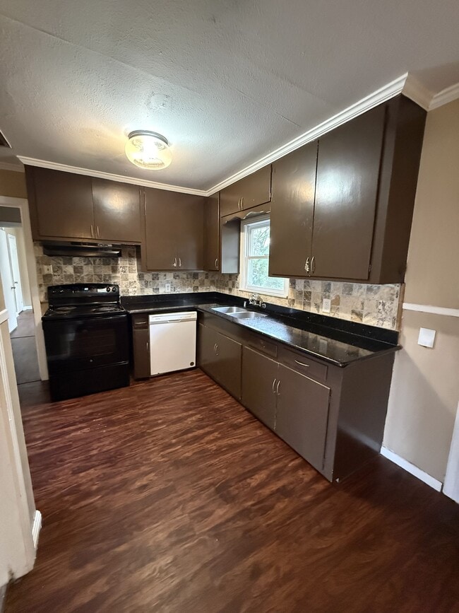 Photo - 3825 Hyde Park Row