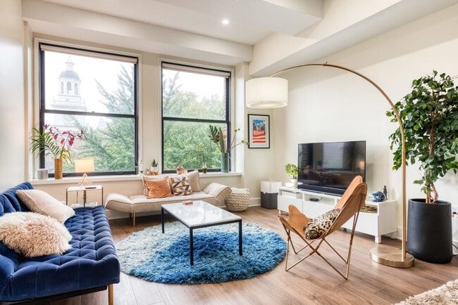 Photo - 150S S Independence Mall W Unidad ID1060929P