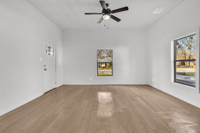 Photo - 614 S Grand Ave