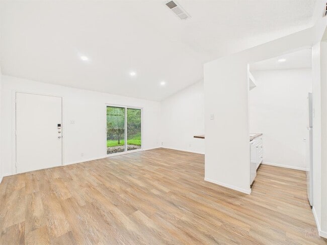 Photo - 1305 Hollow Creek Dr