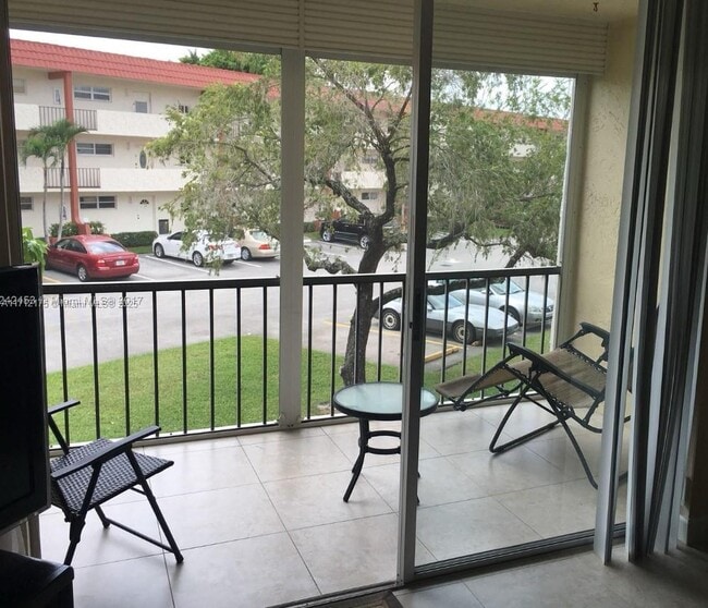 Building Photo - 311 S Hollybrook Dr Unit 202 Rental