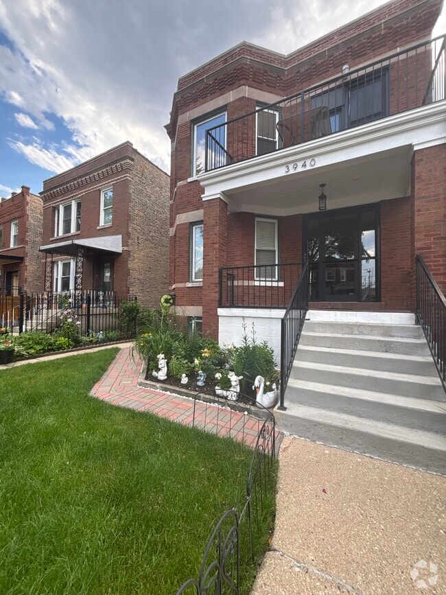 Building Photo - 3940 N Sawyer Ave Unit 1 Rental