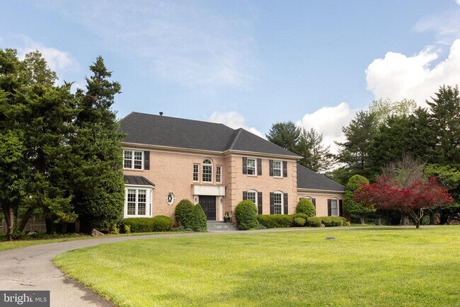 Photo - 8809 Saunders Ln