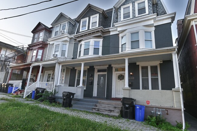 Building Photo - Spacious 3 Bedroom on Harris Rental