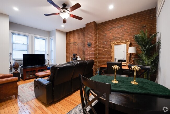 Building Photo - 114 Trenton St Unit 1 Rental