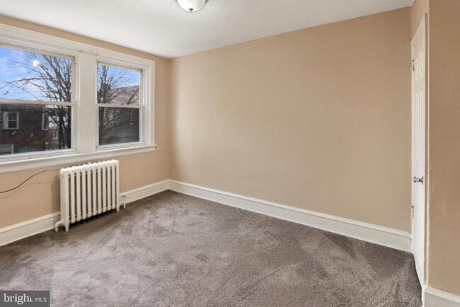 Photo - 202 W 35th St