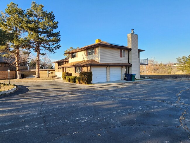 Amazing 4 Bd Home Horse Property on 2.5 Acre - Amazing 4 Bd Home Horse Property on 2.5 Acre