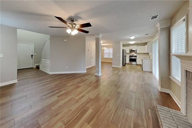 Photo - 1357 Glenover Way