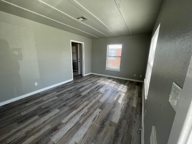 Photo - 2 BED 1 BATH DUPLEX FOR LEASE