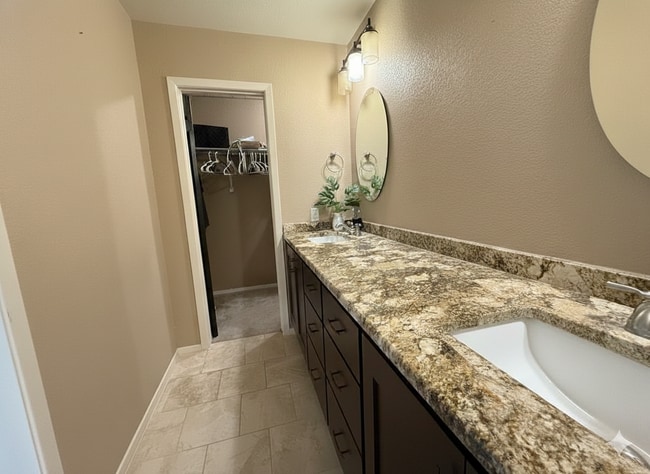 Photo - 2807 Macauslan St