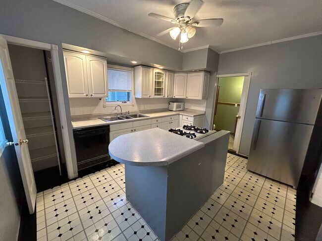 Building Photo - Brad's Palooza Unit Brad's Palooza Down