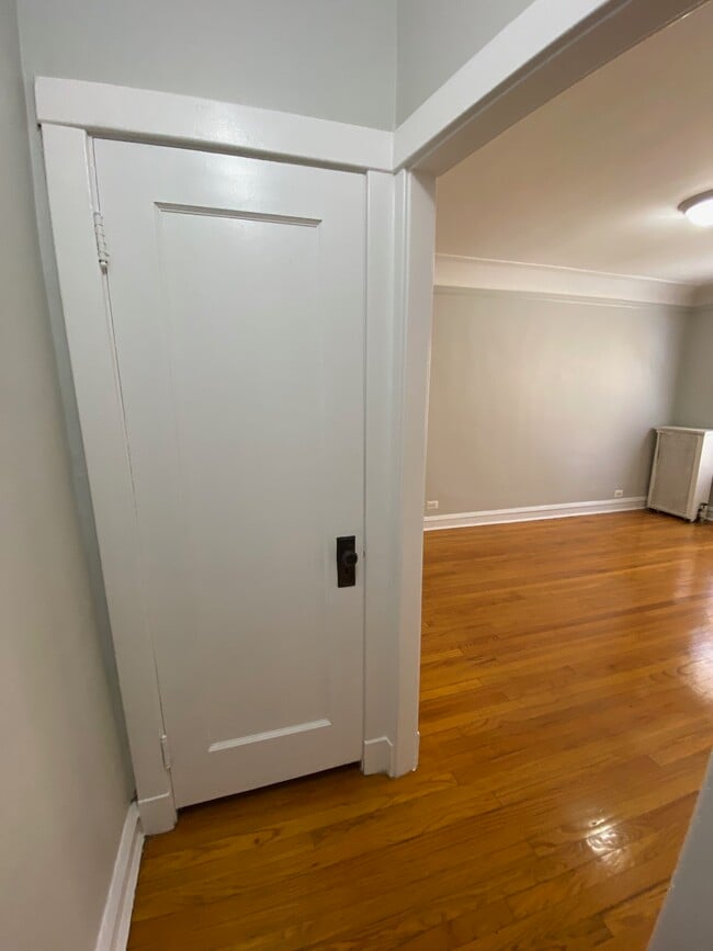 Photo - 6514 N Glenwood Ave Unit 1W
